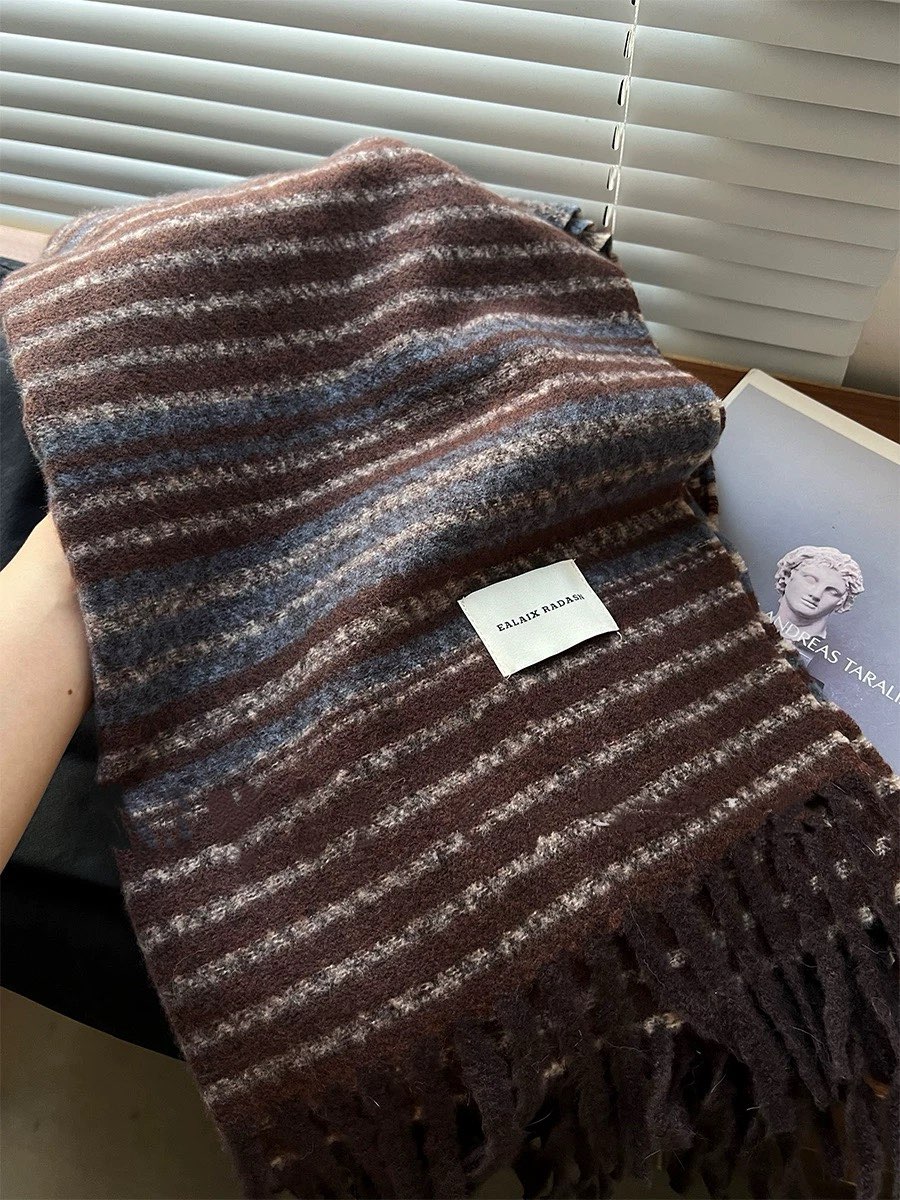 新款条纹加厚流苏围脖高级感气质披肩学生时尚保暖百搭保暖围巾女