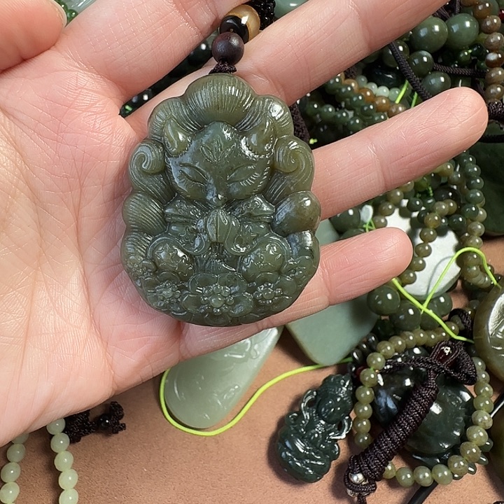 和田玉颈饰未镶嵌