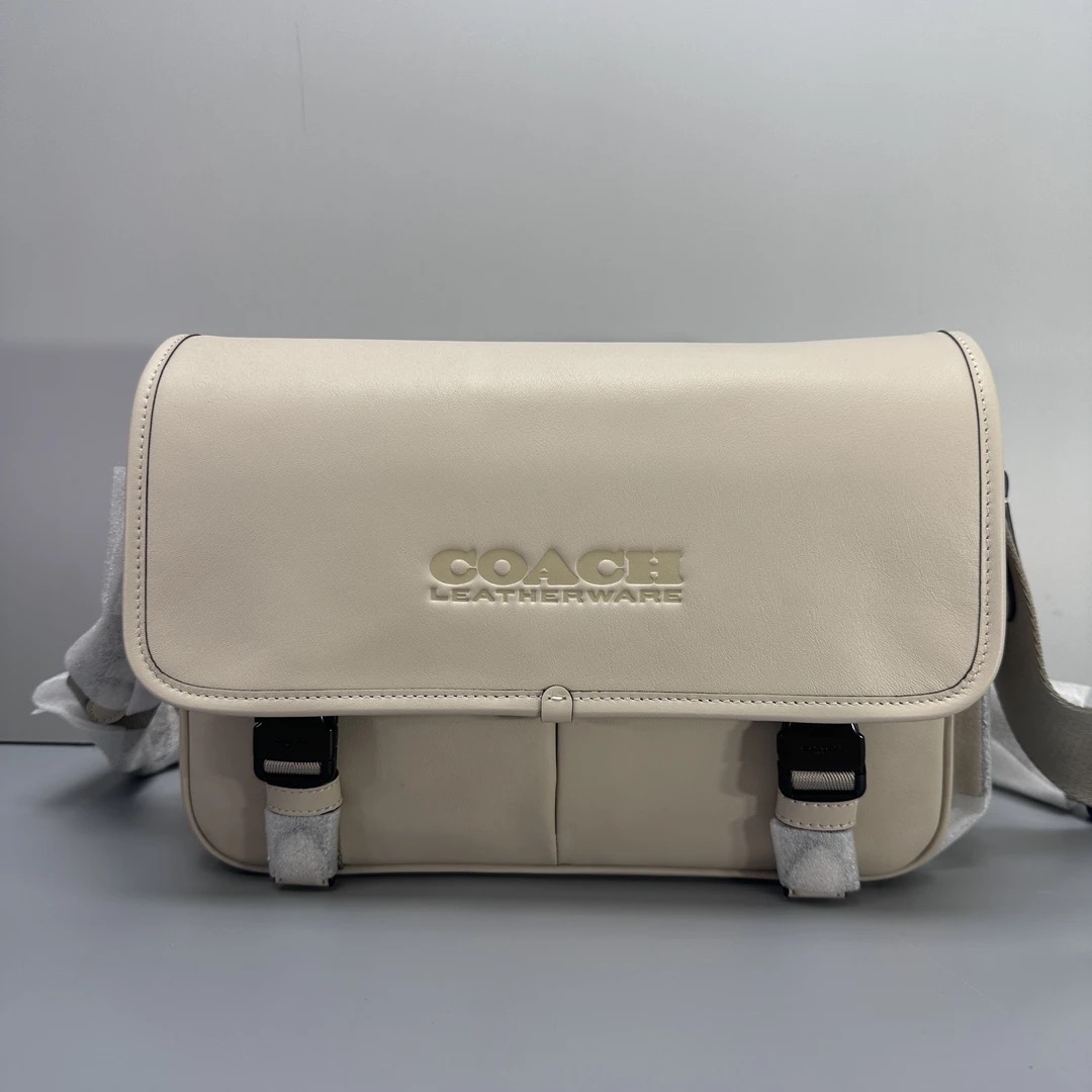 99新 COACH/蔻驰 league29米白色剑桥包29*20*7cm EM082411