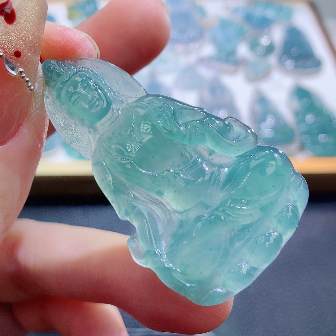 翡翠颈饰18K金镶嵌翡翠