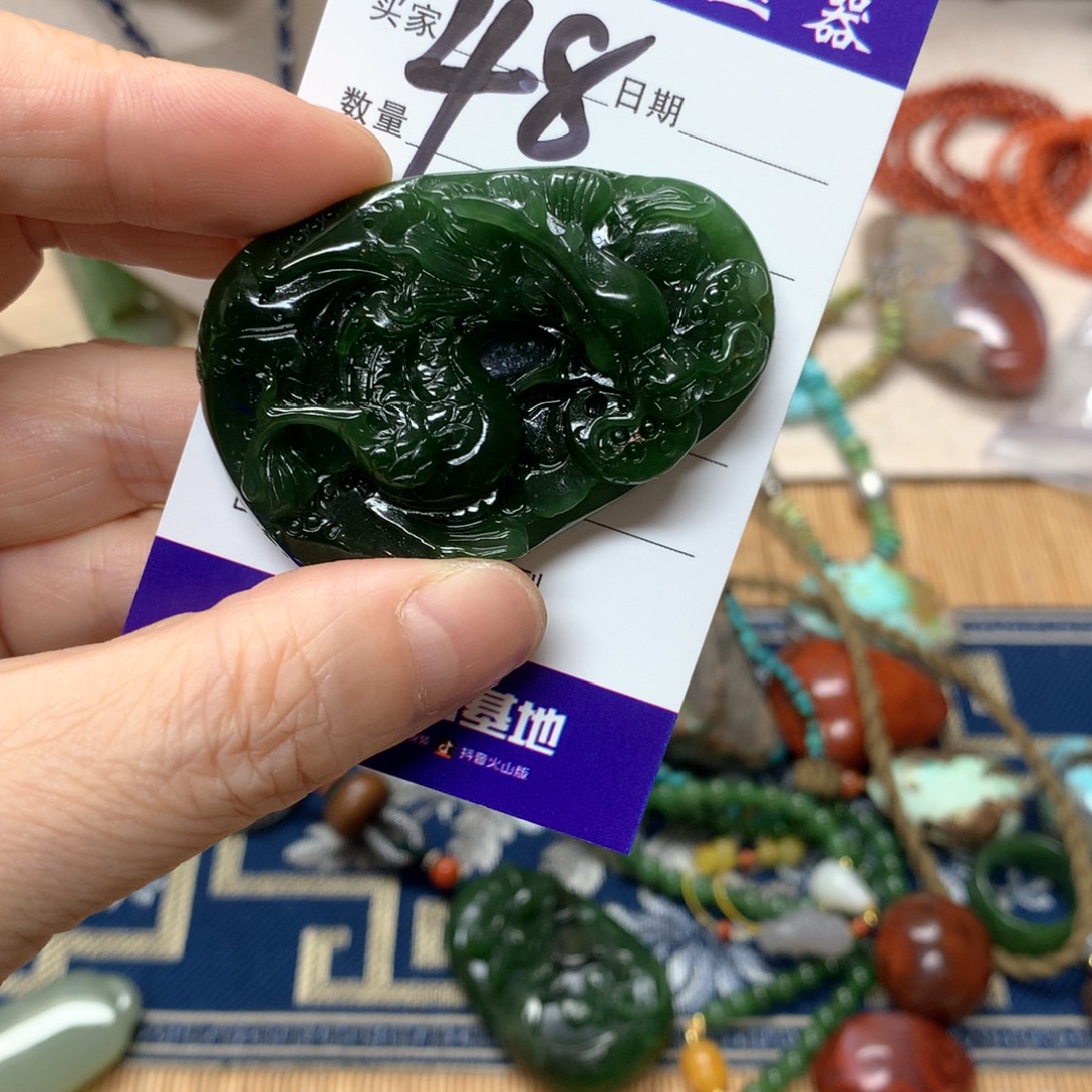 清****颈饰未镶嵌和田玉（碧玉）