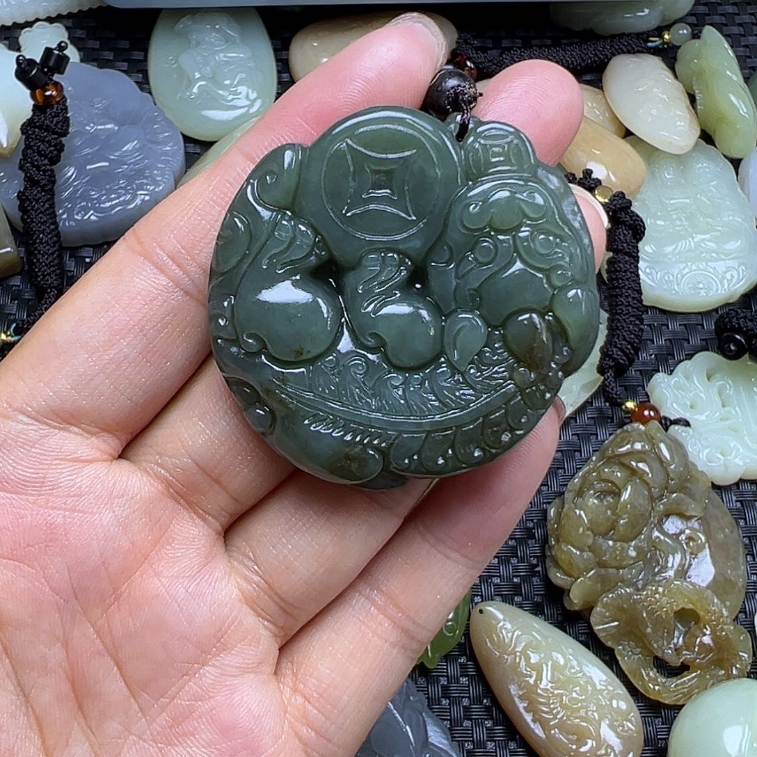 和田玉未镶嵌颈饰微瑕漏，卡46