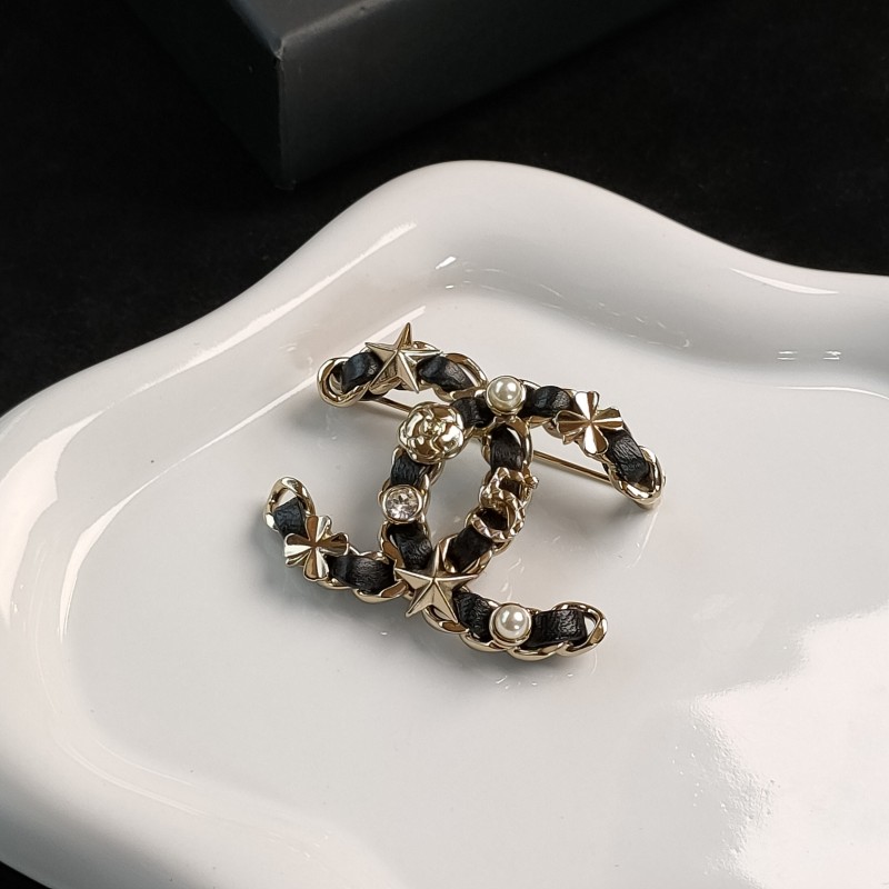 95新 Chanel/香奈儿 Azul-20B黑金皮穿链多元素胸针/54133