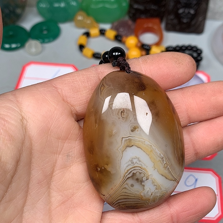 M***h玛瑙/玉髓未镶嵌颈饰