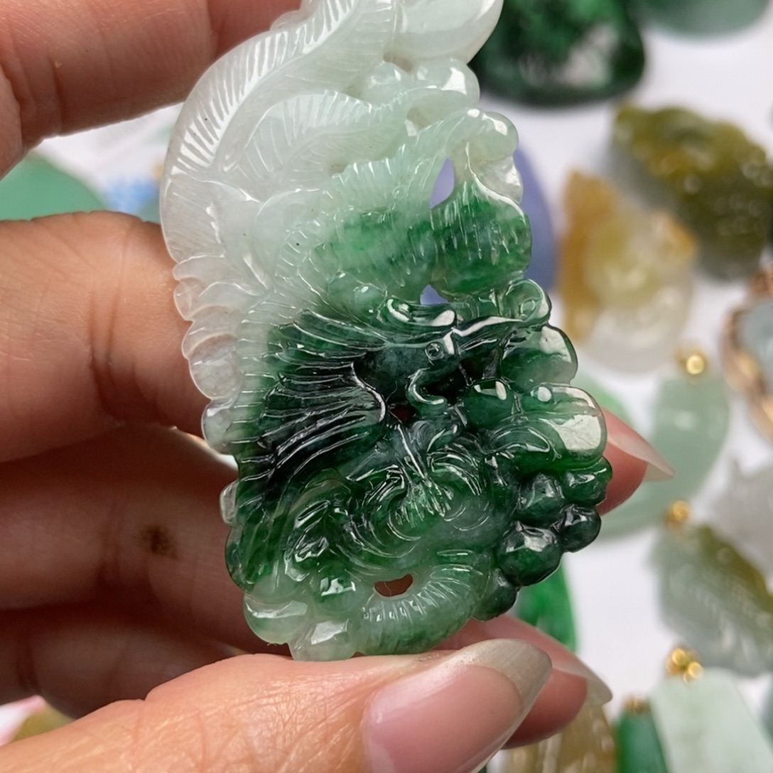 翡翠未镶嵌颈饰翡翠