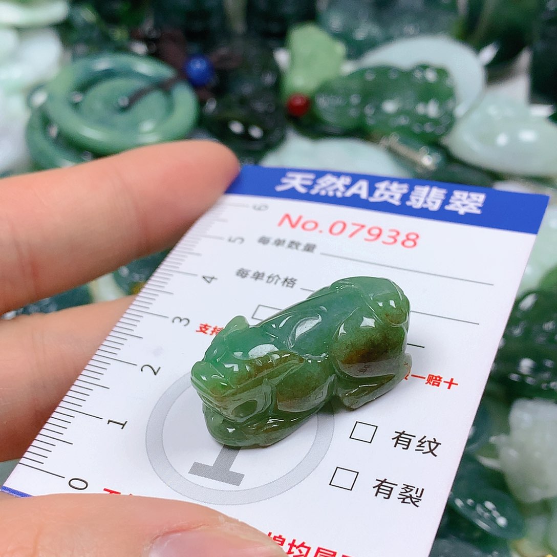 翡翠颈饰未镶嵌天然翡翠