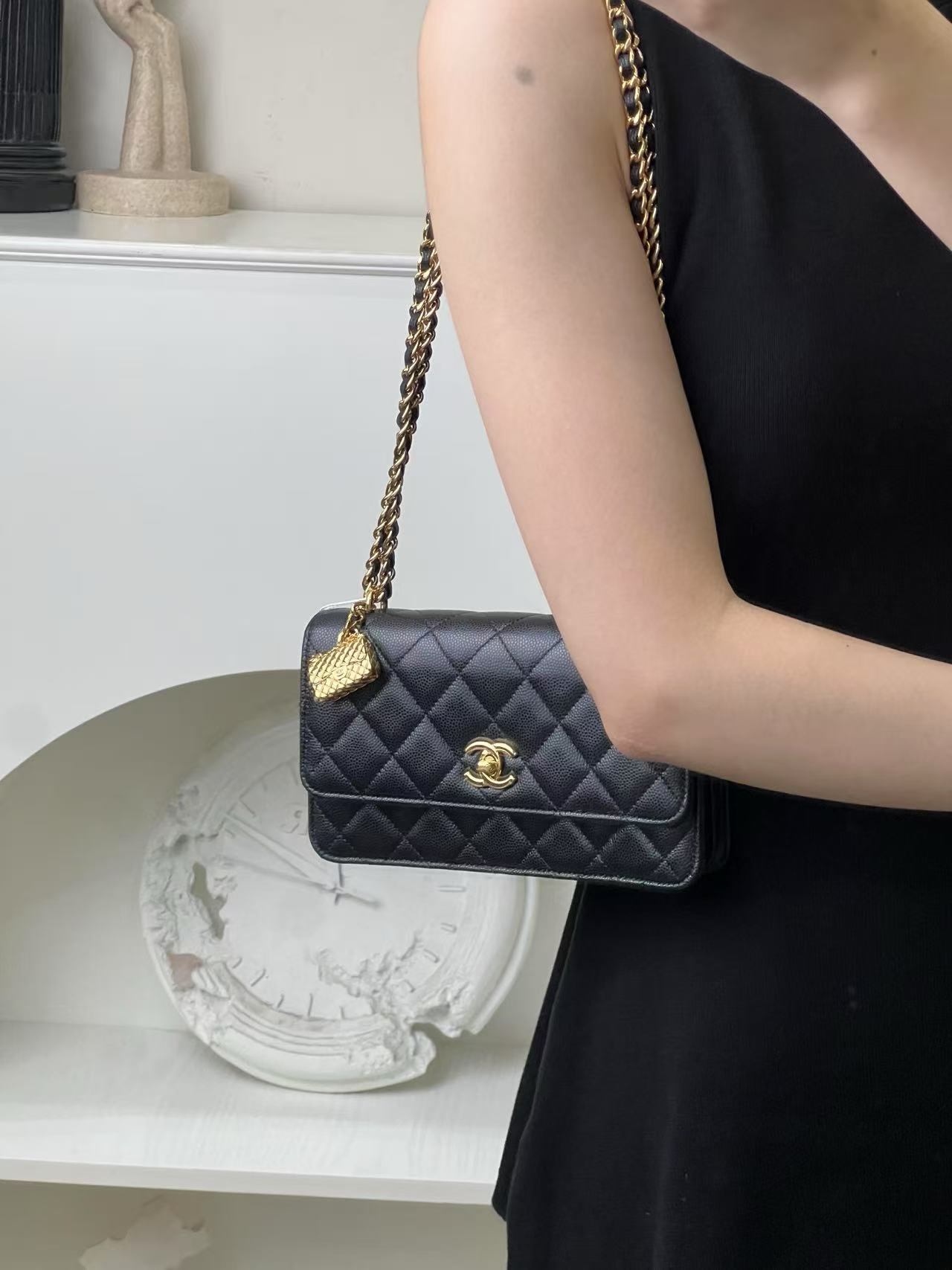 99新 Chanel/香奈儿 定金/风琴吊坠woc黑金荔枝牛斜挎包/甄选