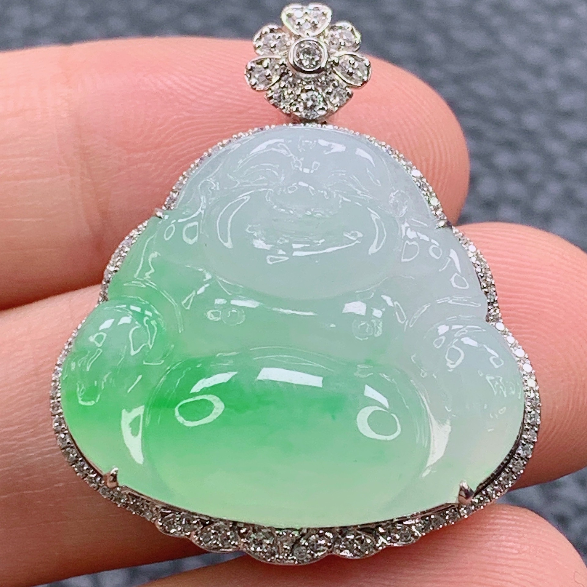 天然缅甸A货饱满精致翡翠飘阳绿佛公镶嵌18k金吊坠气质时尚玉坠