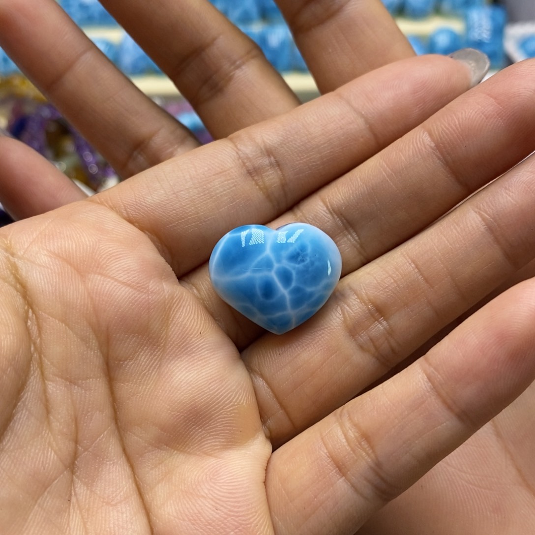 针钠钙石（海纹石）颈饰未镶嵌