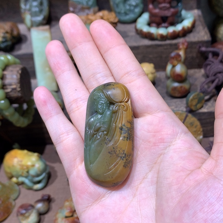 未镶嵌岫岩河磨玉（透闪石质玉）挂件