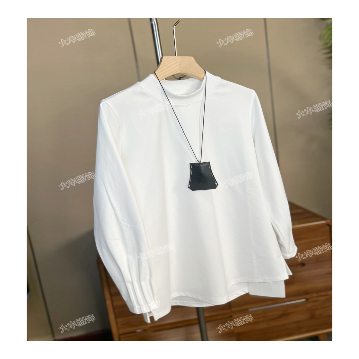 2025冬季新款半高领白色长袖打底衫女