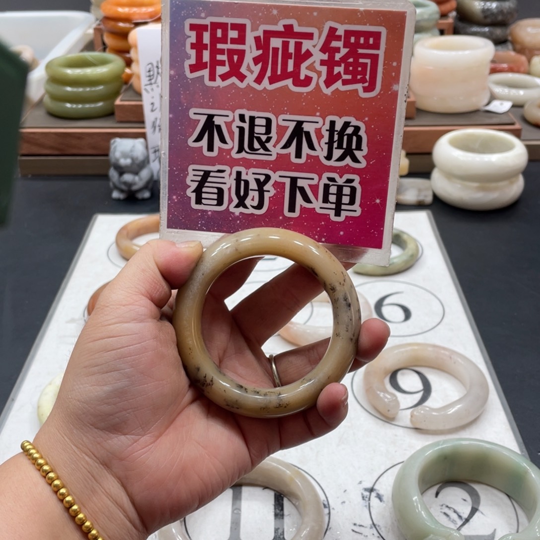 安***心未镶嵌手镯石英质玉