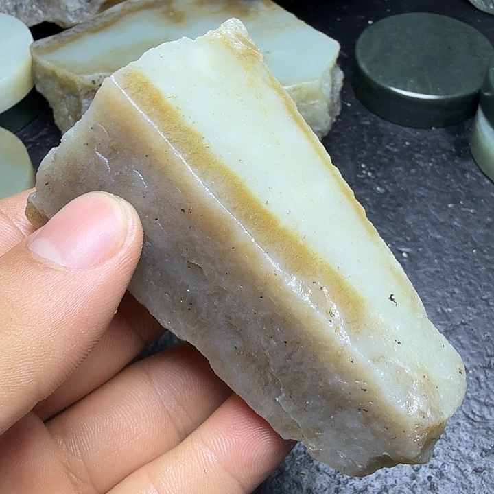 和田玉（糖玉）未镶嵌珠宝奇石