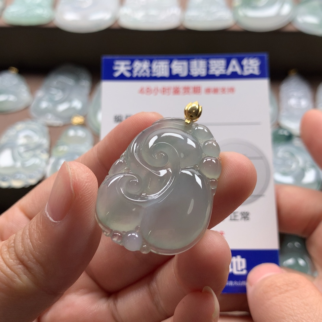 颈饰18K金镶嵌翡翠天然翡翠