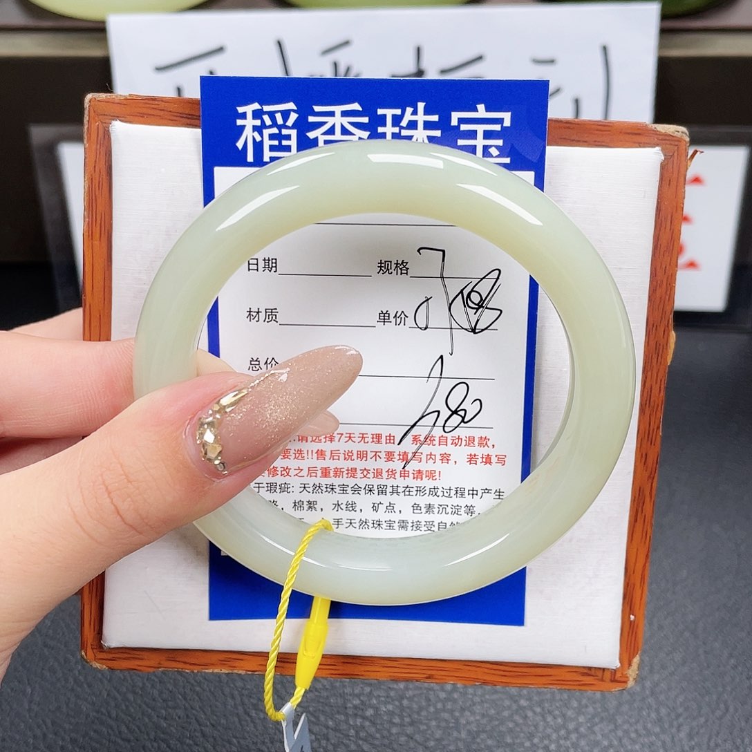 和田玉手镯未镶嵌
