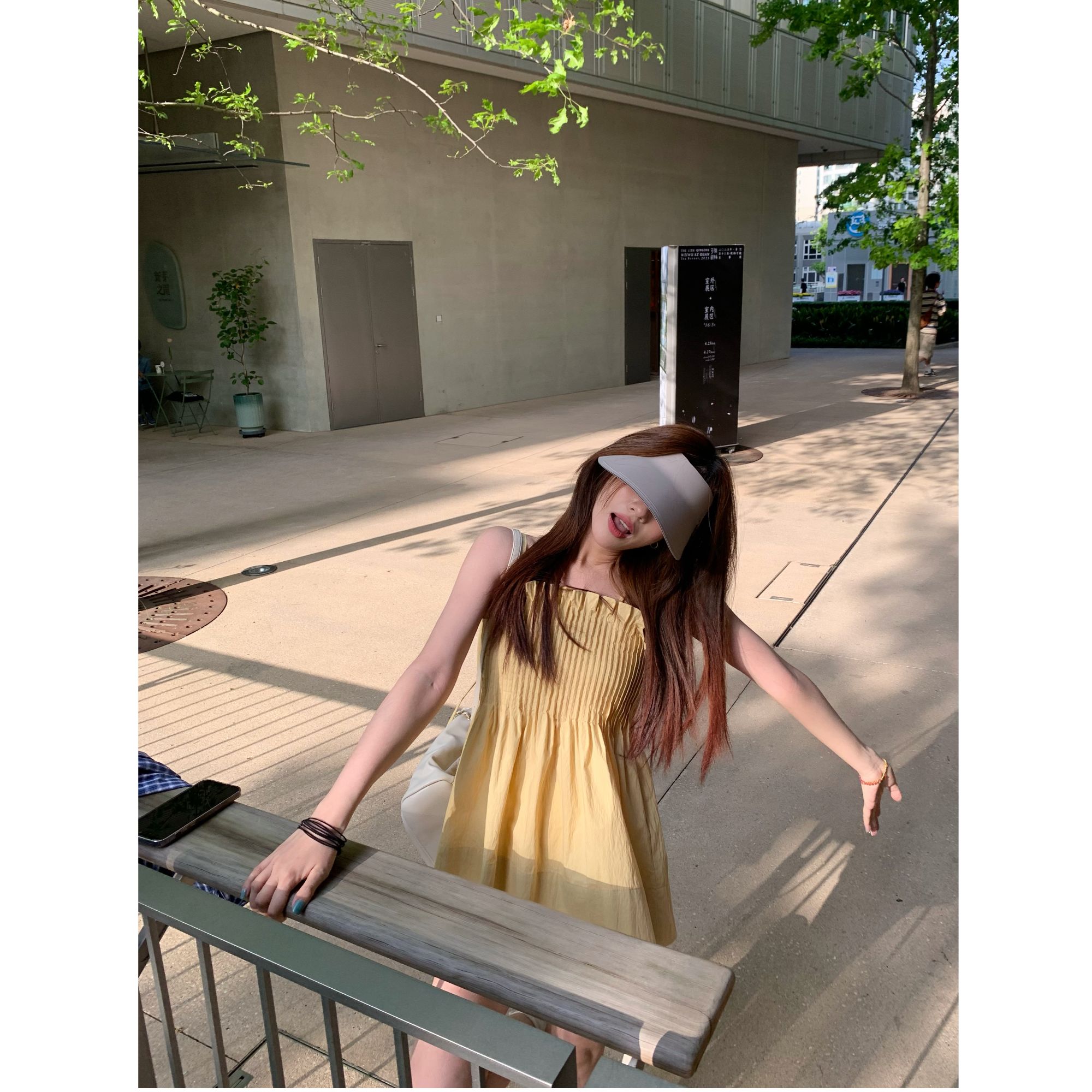 夏季无袖气质显瘦黄色吊带上衣