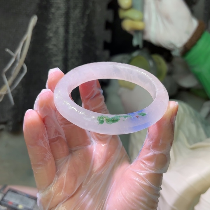 小***熊石英质玉未镶嵌手镯定制