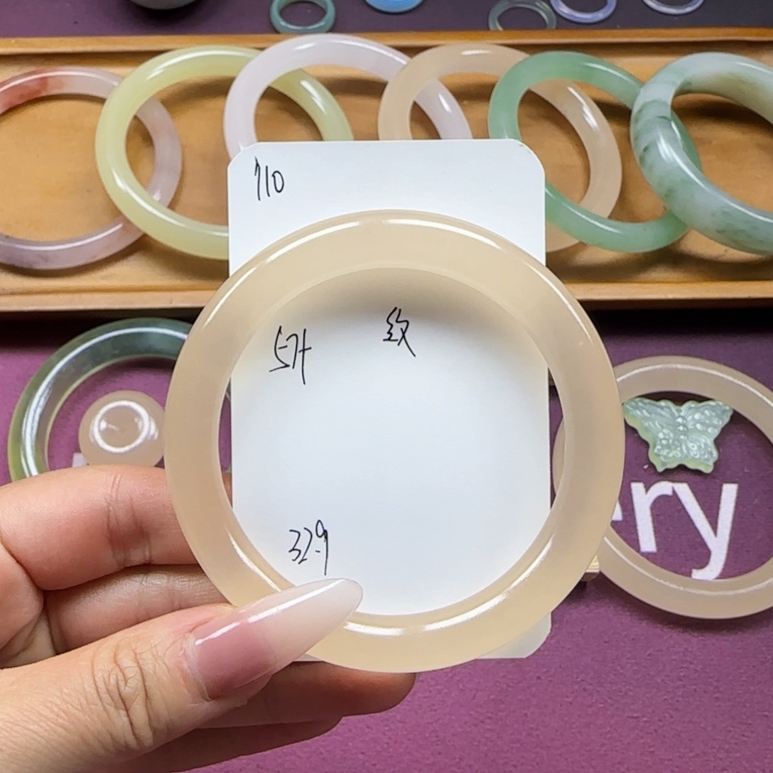 石英质玉手镯未镶嵌110