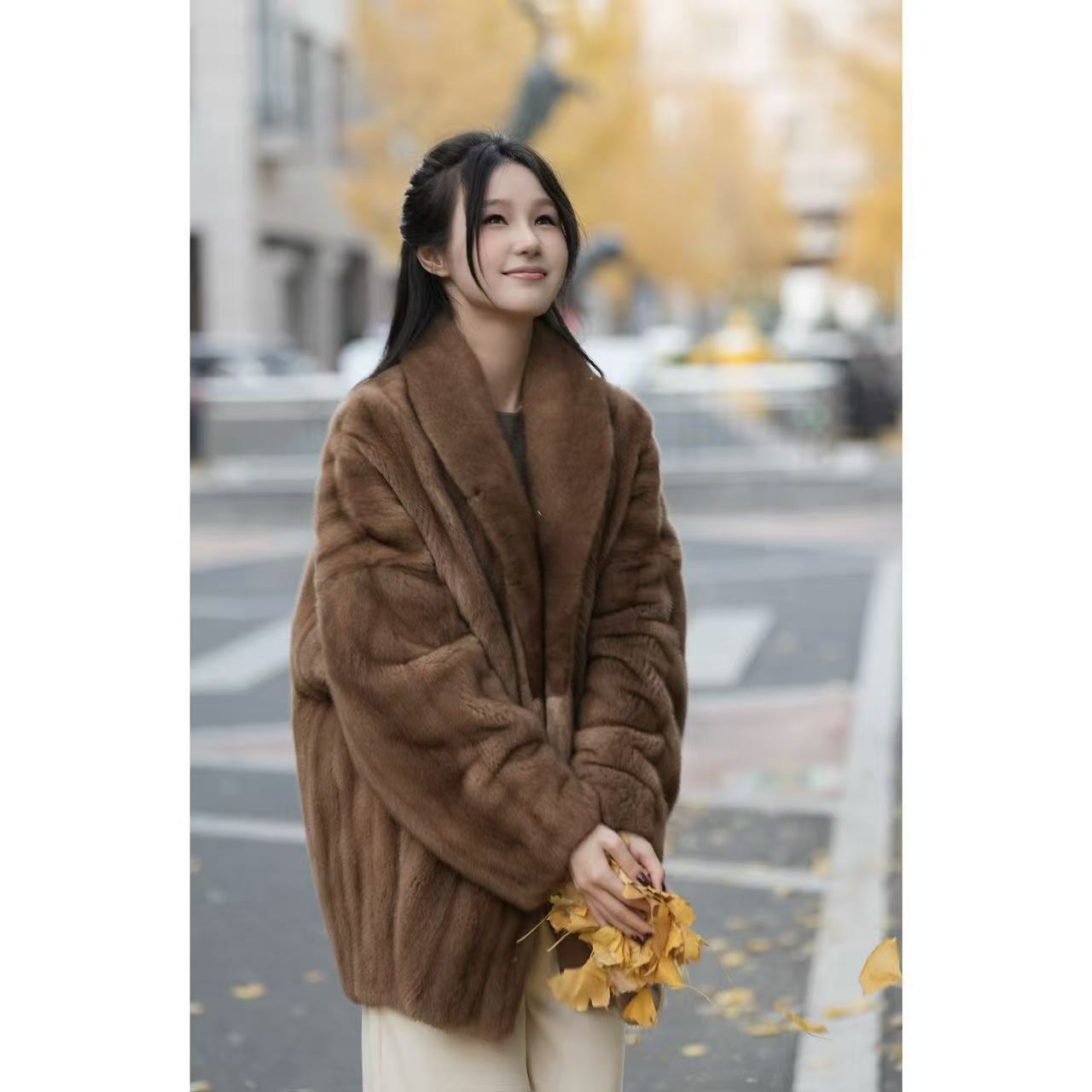 Miss.Du Fur【119】青果领全分刀不夹革艳红啡短款水貂外套