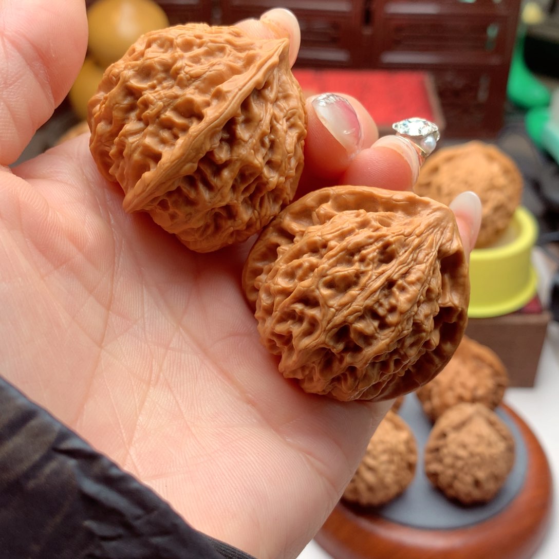 文玩核桃吊坠金牛全品。   6号