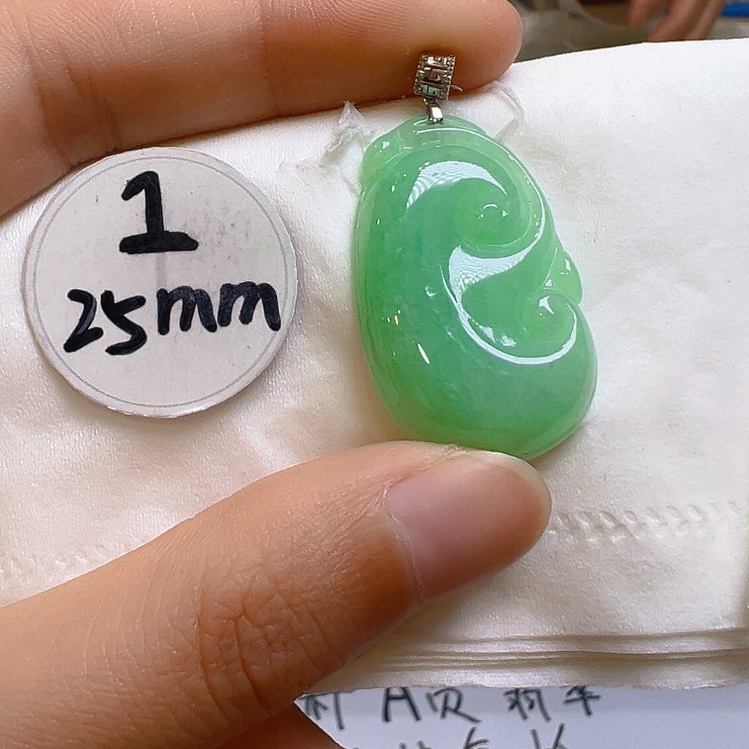 翡翠颈饰18K金镶嵌翡翠