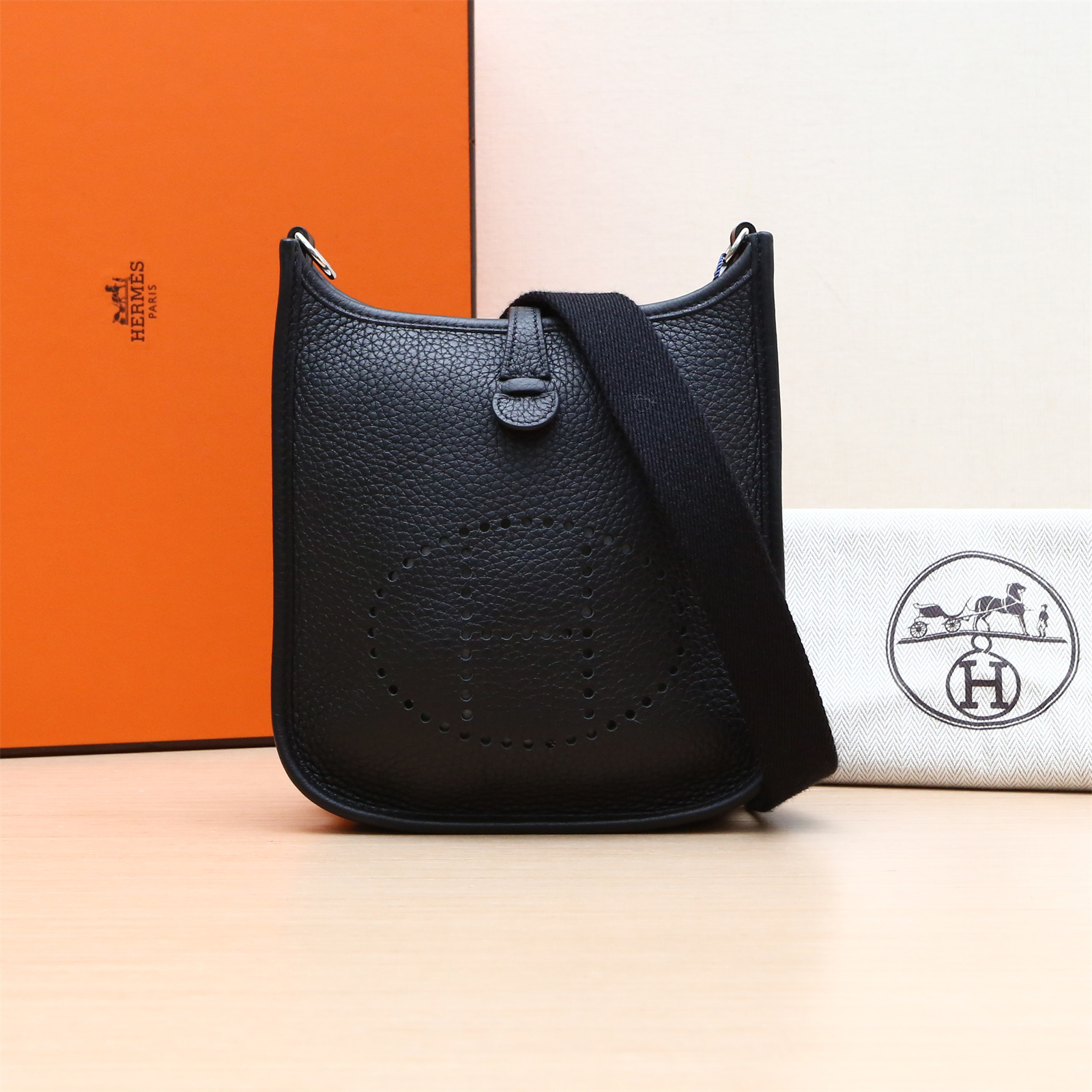 99新 Hermes/爱马仕 单肩包 16 89黑色 U刻P234759032