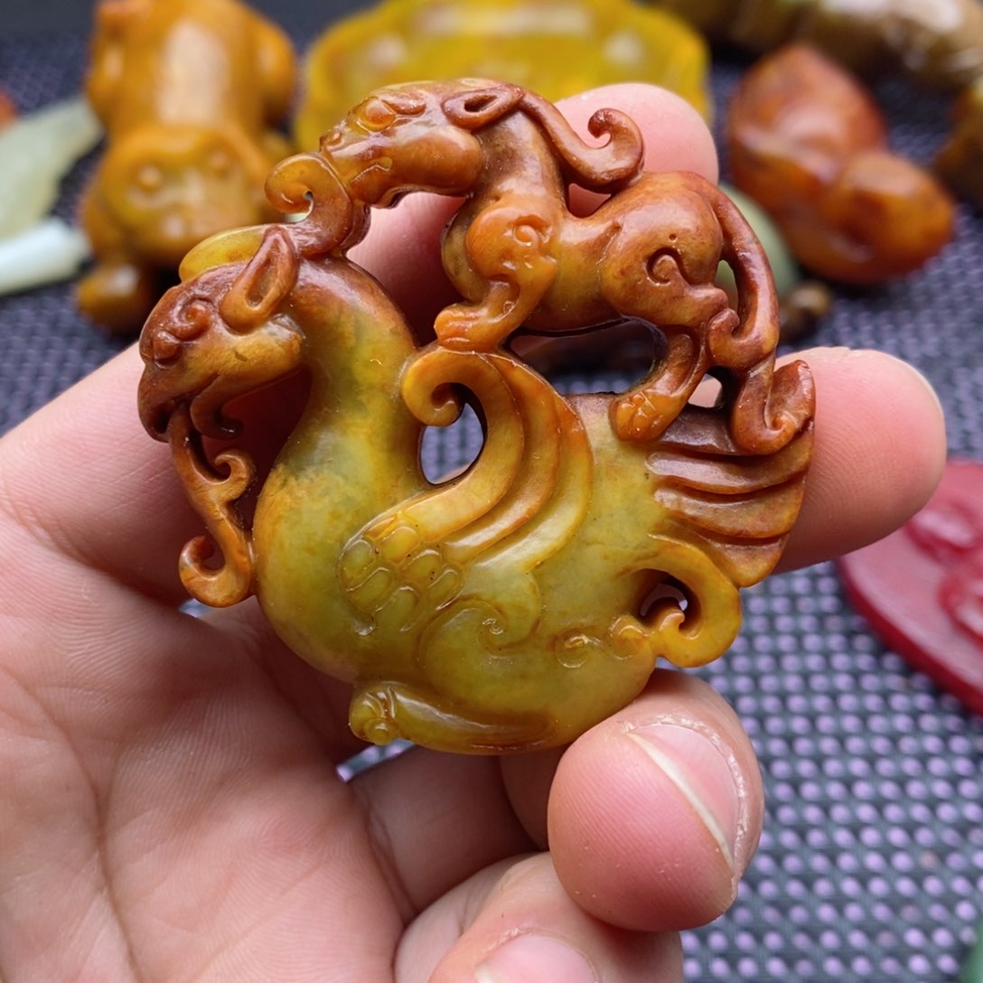 蛇纹石玉颈饰未镶嵌