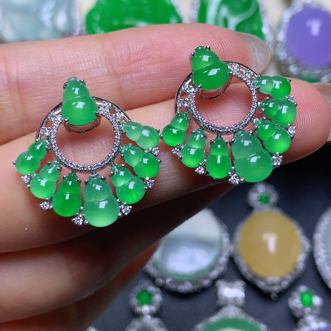 18K金镶嵌翡翠耳饰