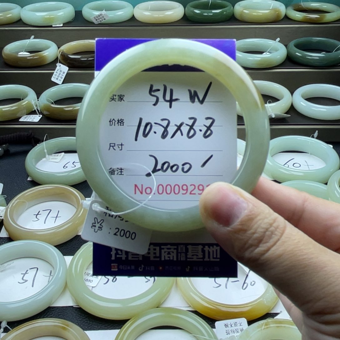 和田玉手镯未镶嵌陈*姐