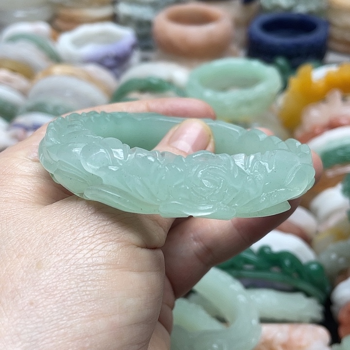 未镶嵌手镯石英岩玉