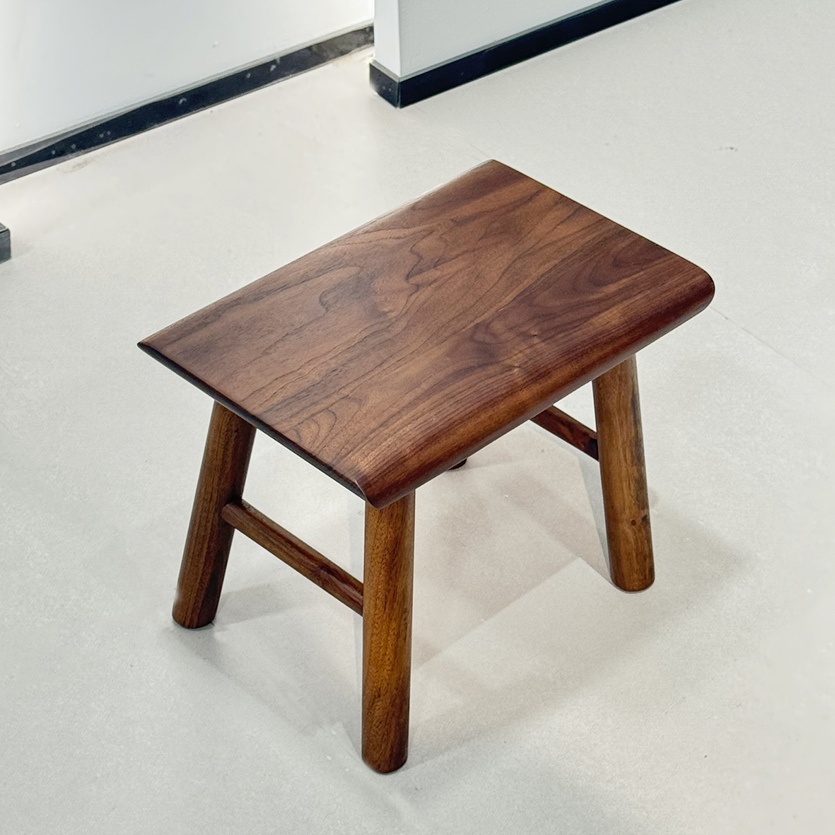 中意北美黑胡桃木矮凳实木小板凳家用客厅小坐凳儿童凳子换鞋凳