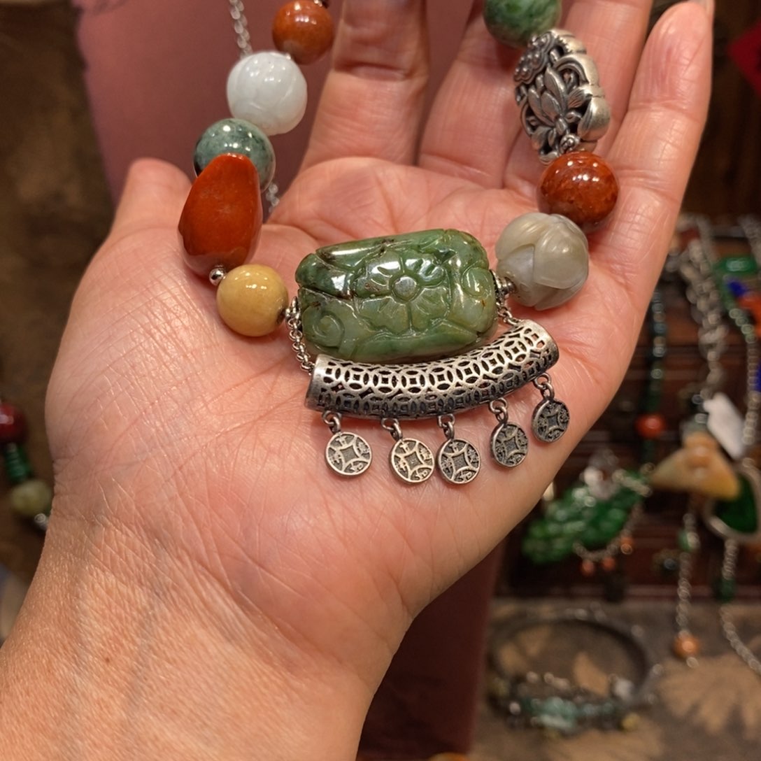 翡翠吊坠(赠链)未镶嵌