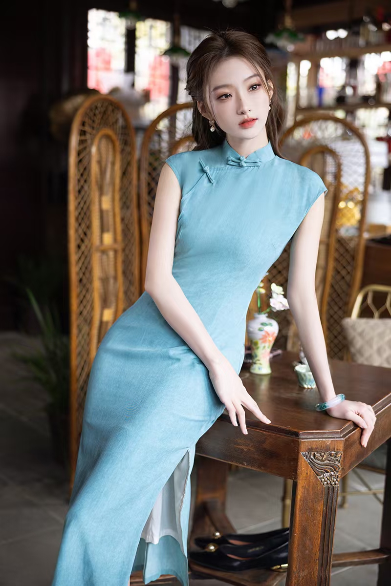 吴《丹青巷》衣长123极简夏季显白蓝色大气长款显瘦掐腰改良旗袍