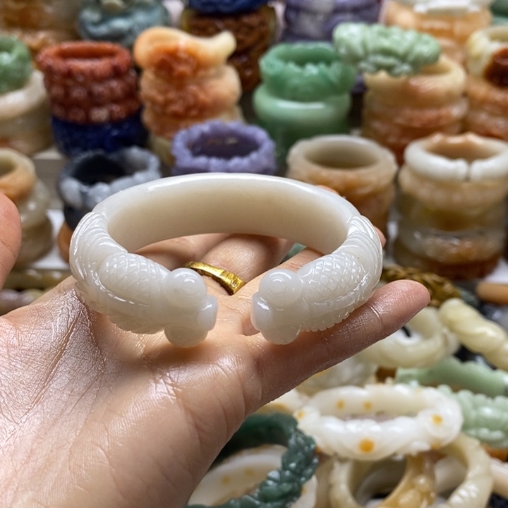 石英岩玉未镶嵌手镯圈口57