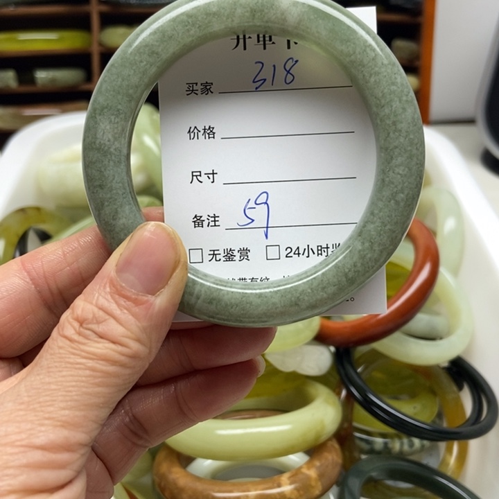 蛇纹石玉未镶嵌手镯