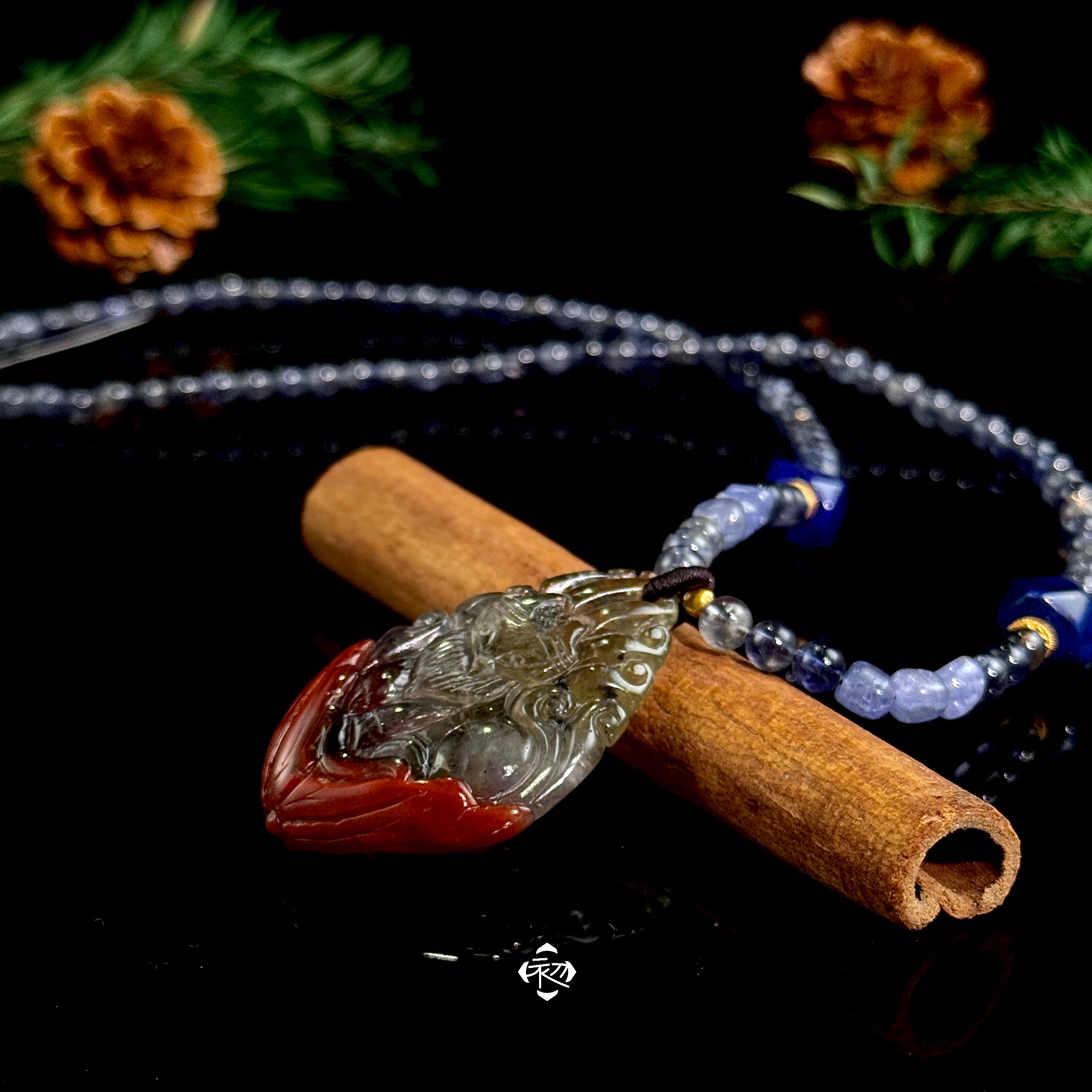 F808G「九尾·狐」极光荆棘玫瑰精雕九尾狐 堇青 项链