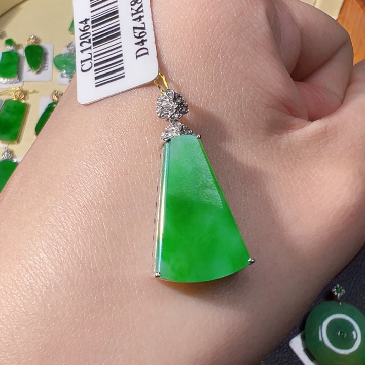 翡翠颈饰18K金镶嵌翡翠