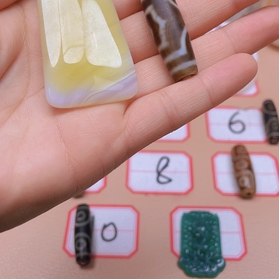 玛瑙/玉髓颈饰未镶嵌正****裴