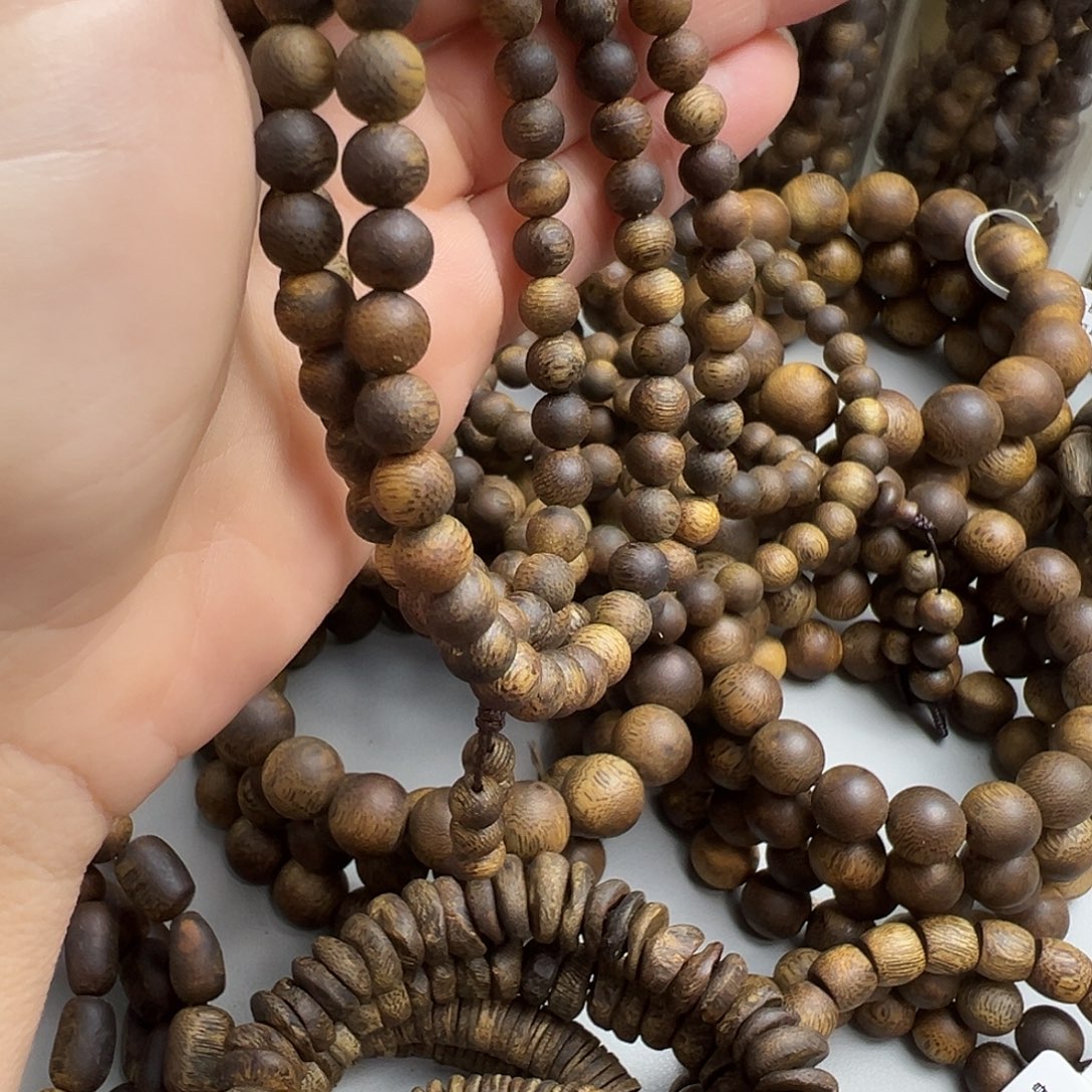 筱***筱沉香沉香碎屑奇楠蓝宝石99沉卡6圆珠多圈14.7克