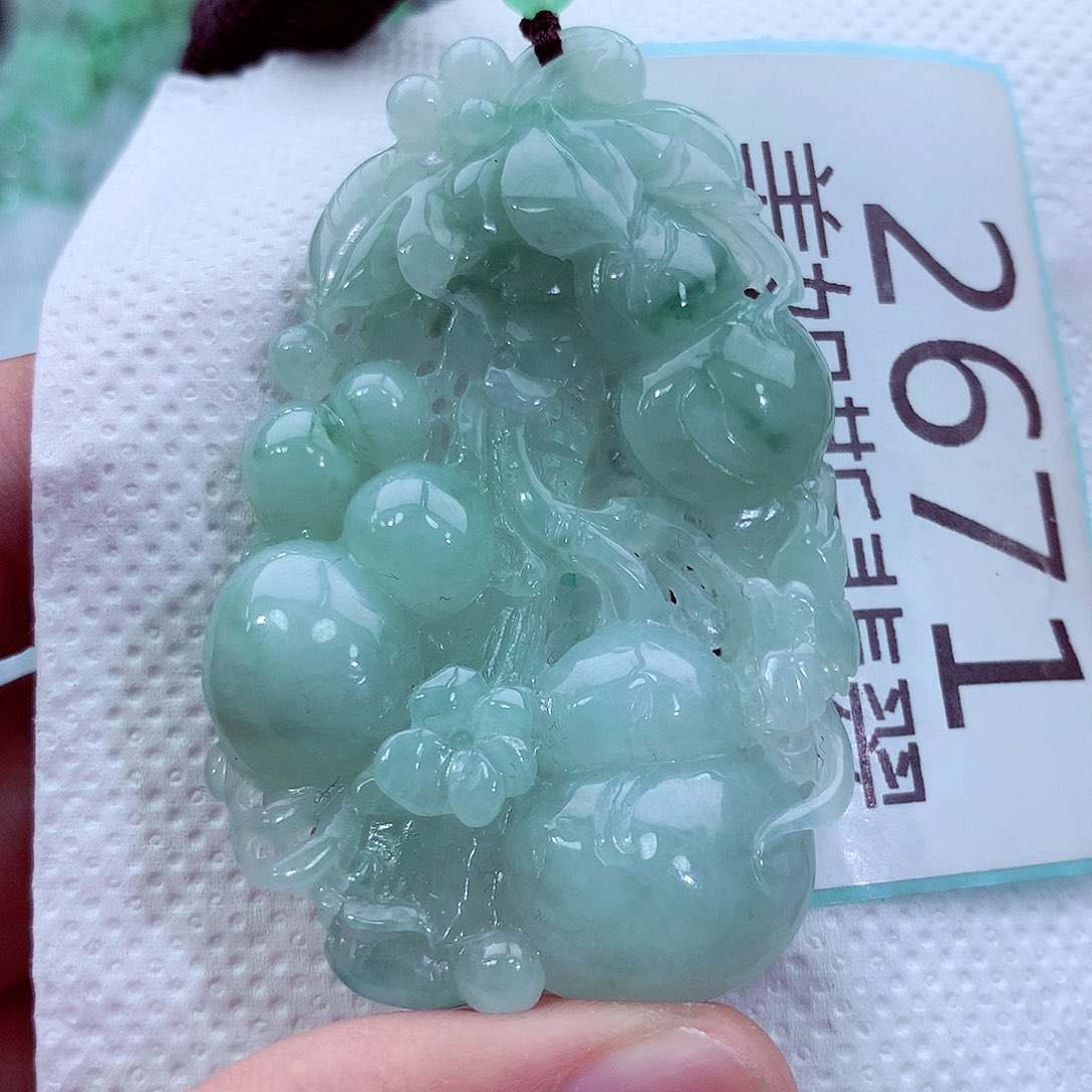 吊坠(不含链)未镶嵌翡翠