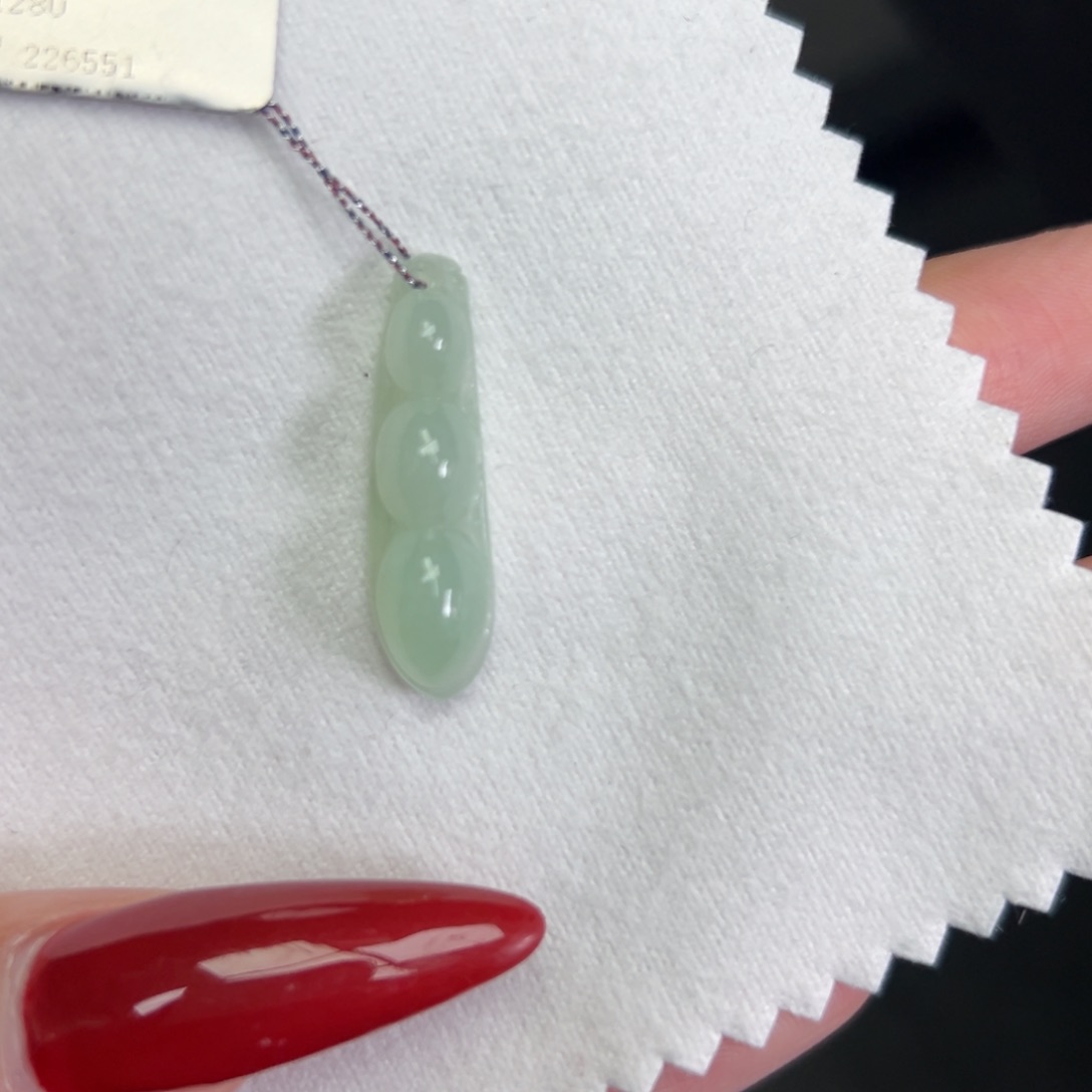 翡翠颈饰未镶嵌福豆
