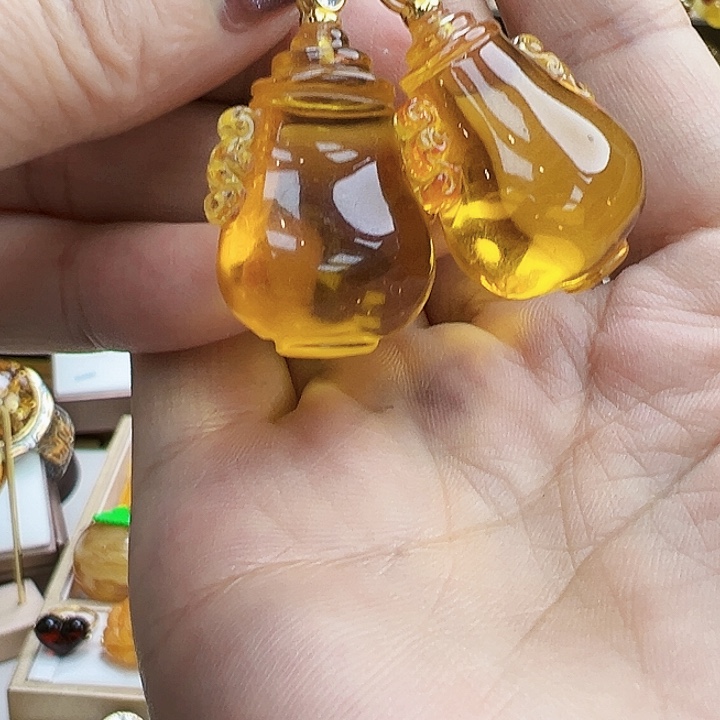 琥珀未镶嵌珠宝奇石