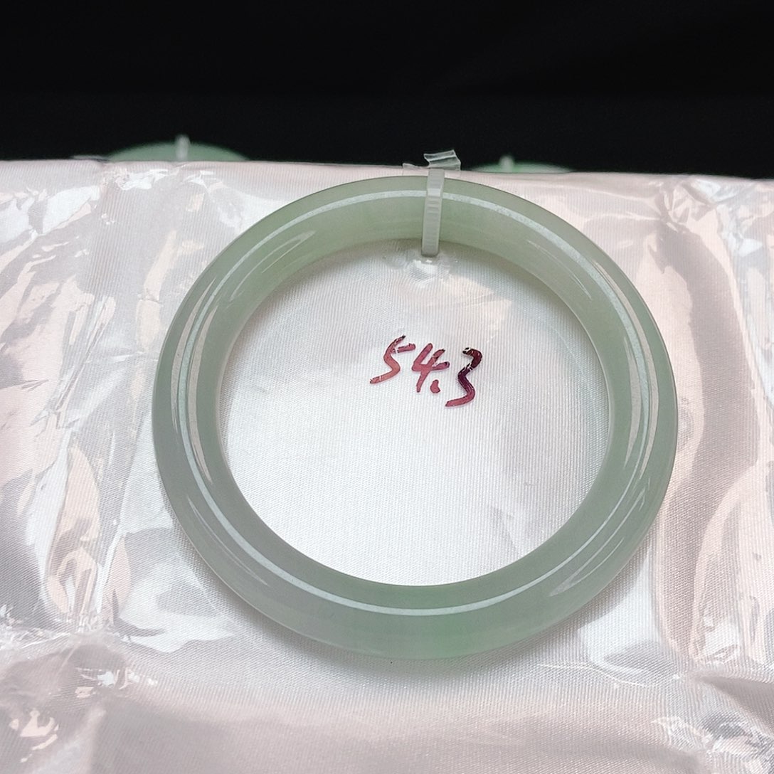 翡翠手镯未镶嵌圆条