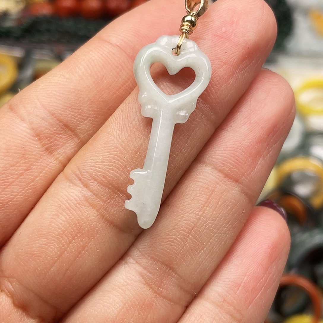 翡翠颈饰未镶嵌翡翠