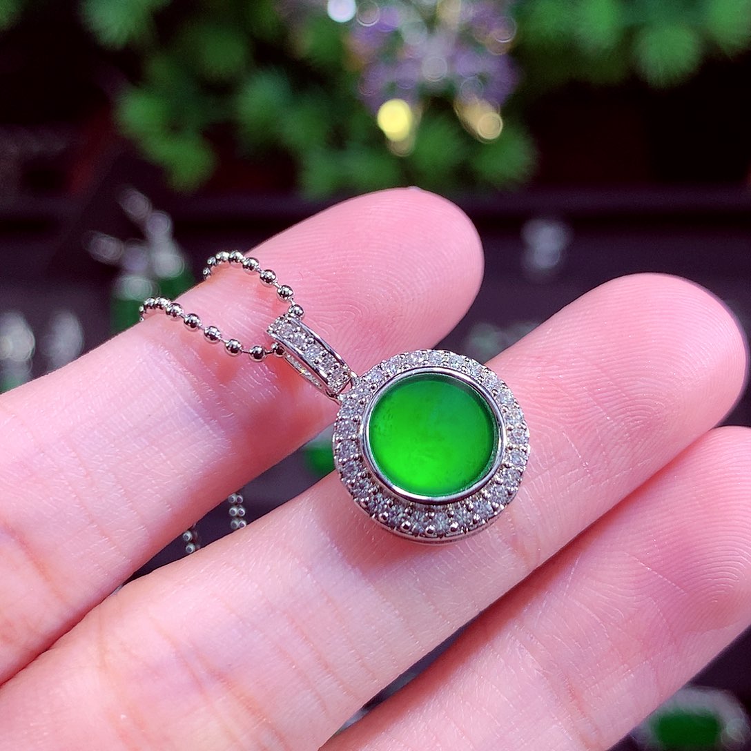 颈饰未镶嵌翡翠天然