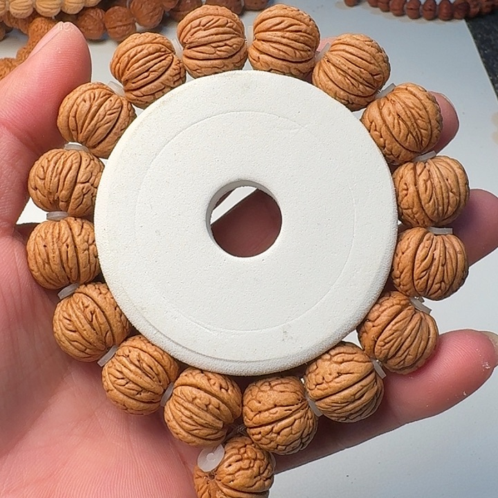 吊坠桃核铁扇公主手串