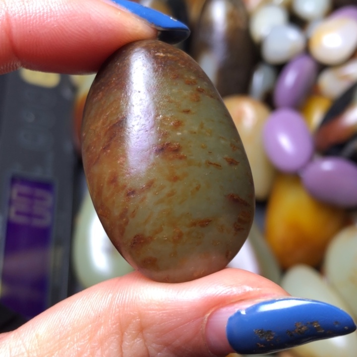 和田玉（翠青玉）未镶嵌珠宝奇石