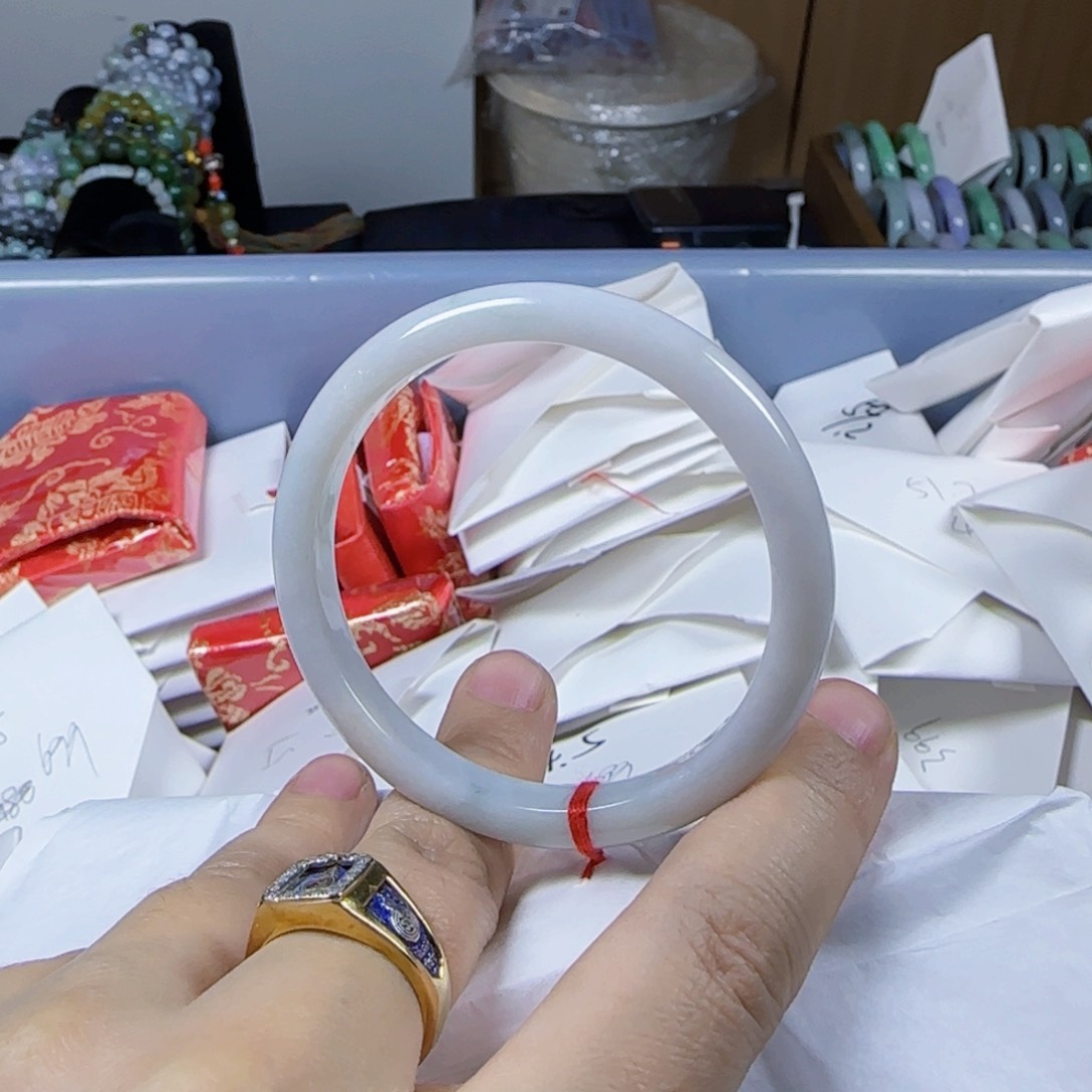 翡翠手镯未镶嵌完美美人小细条