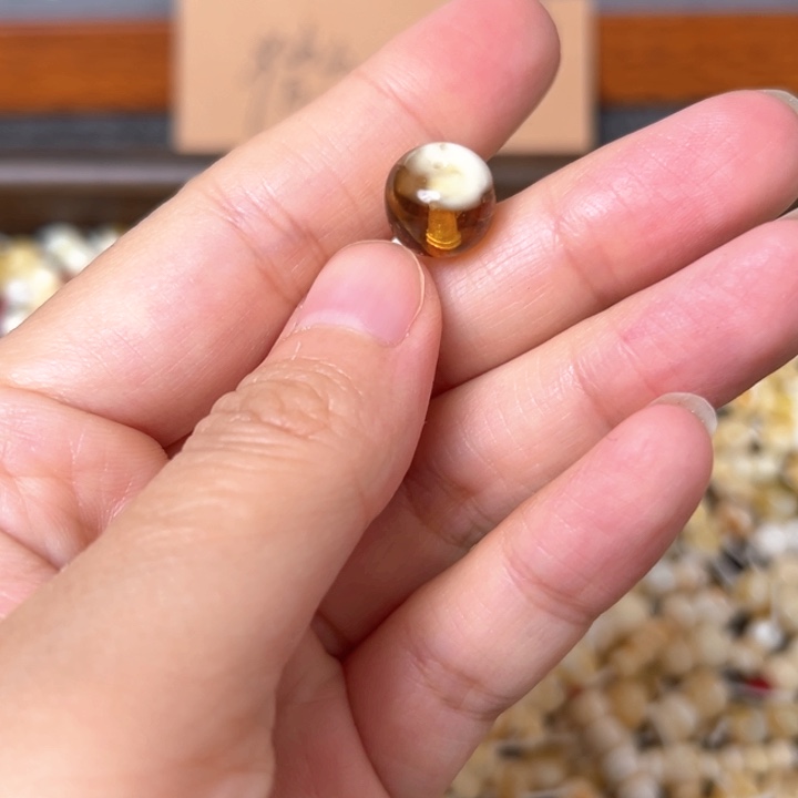 蜜蜡未镶嵌裸石10.9mm一个