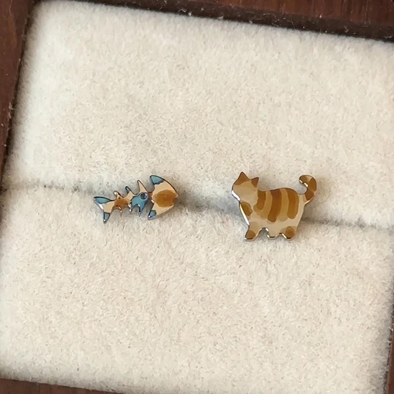合金耳饰 【猫和鱼】GaoQiQi可爱小猫骨头耳钉百搭迷你精致1013